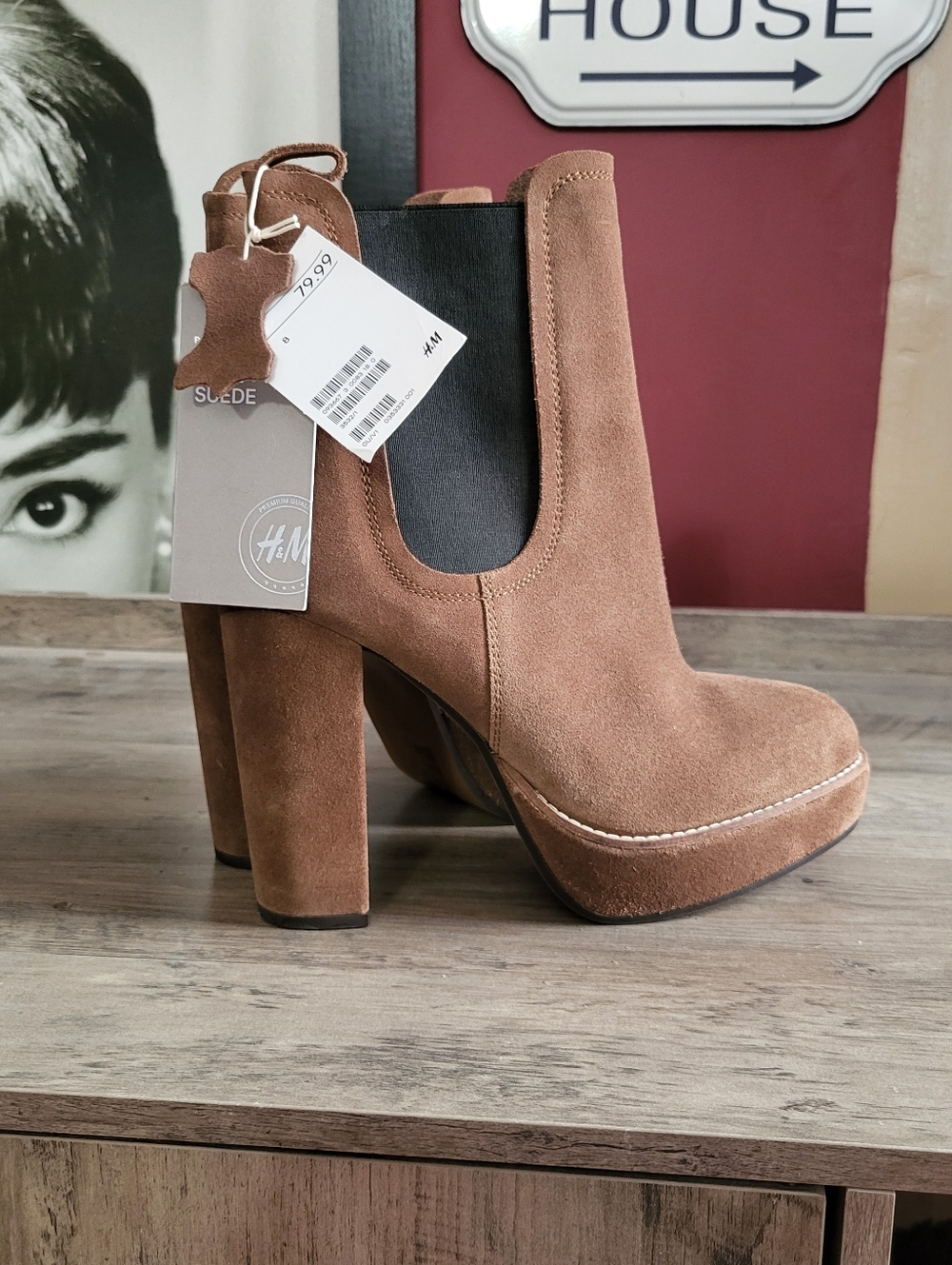 NWT H&M SUEDE ANKLE BOOTS SLIP ON SIZE 8 - Picture 2 of 9